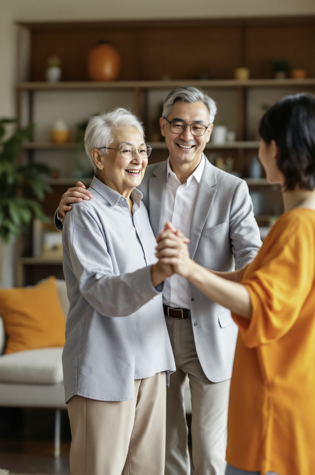 プロの講師が施設で高齢者と楽しくダンスを踊る様子